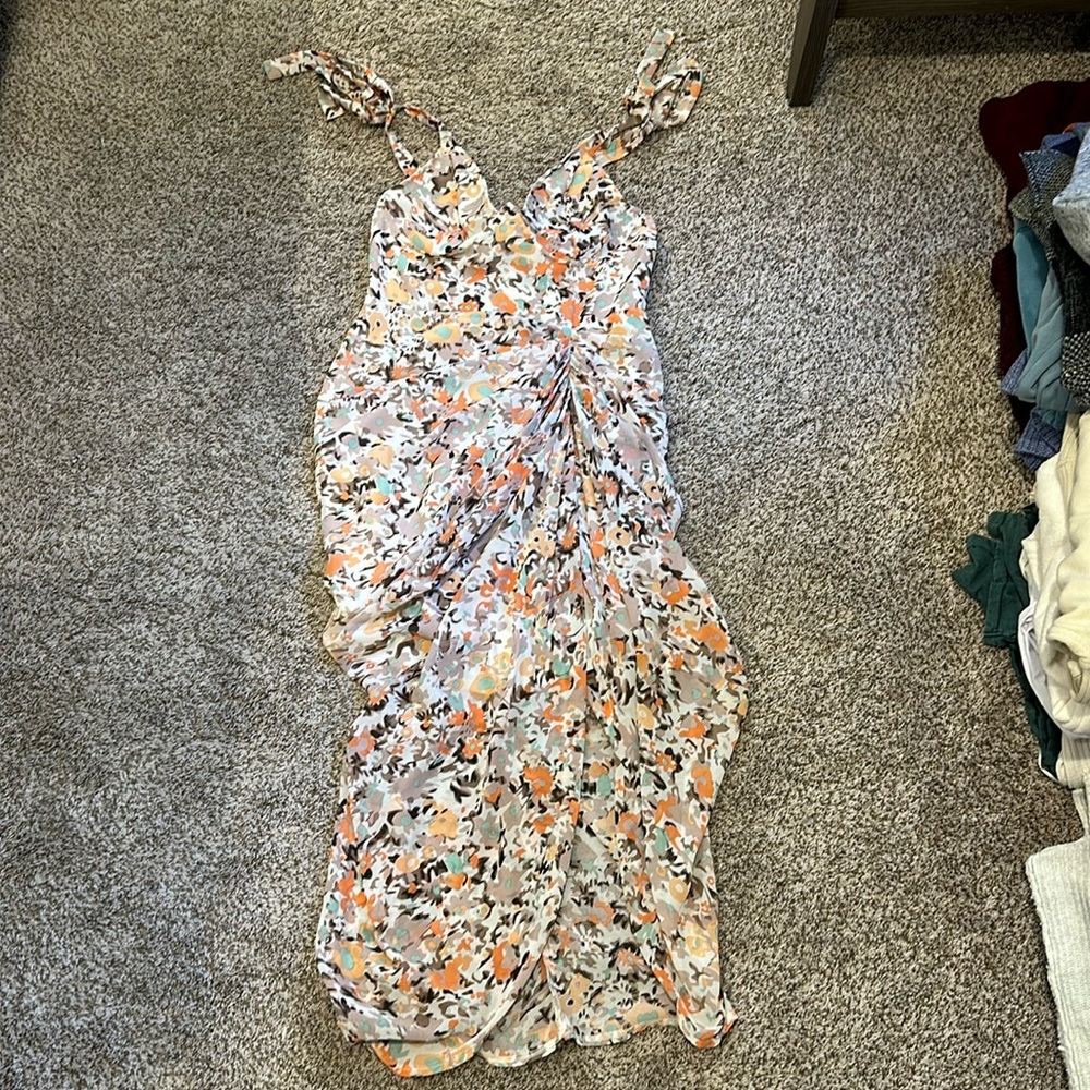 Tie-shoulder chiffon dress. Size 8.